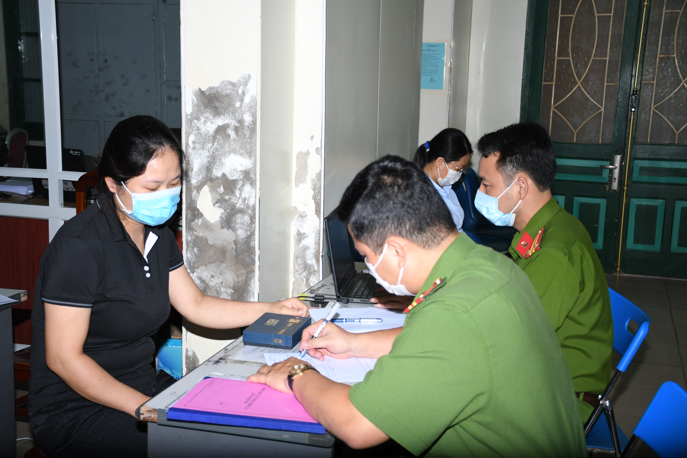 Vận động giao nộp và thu hồi 44 súng, 639 viên đạn các loại